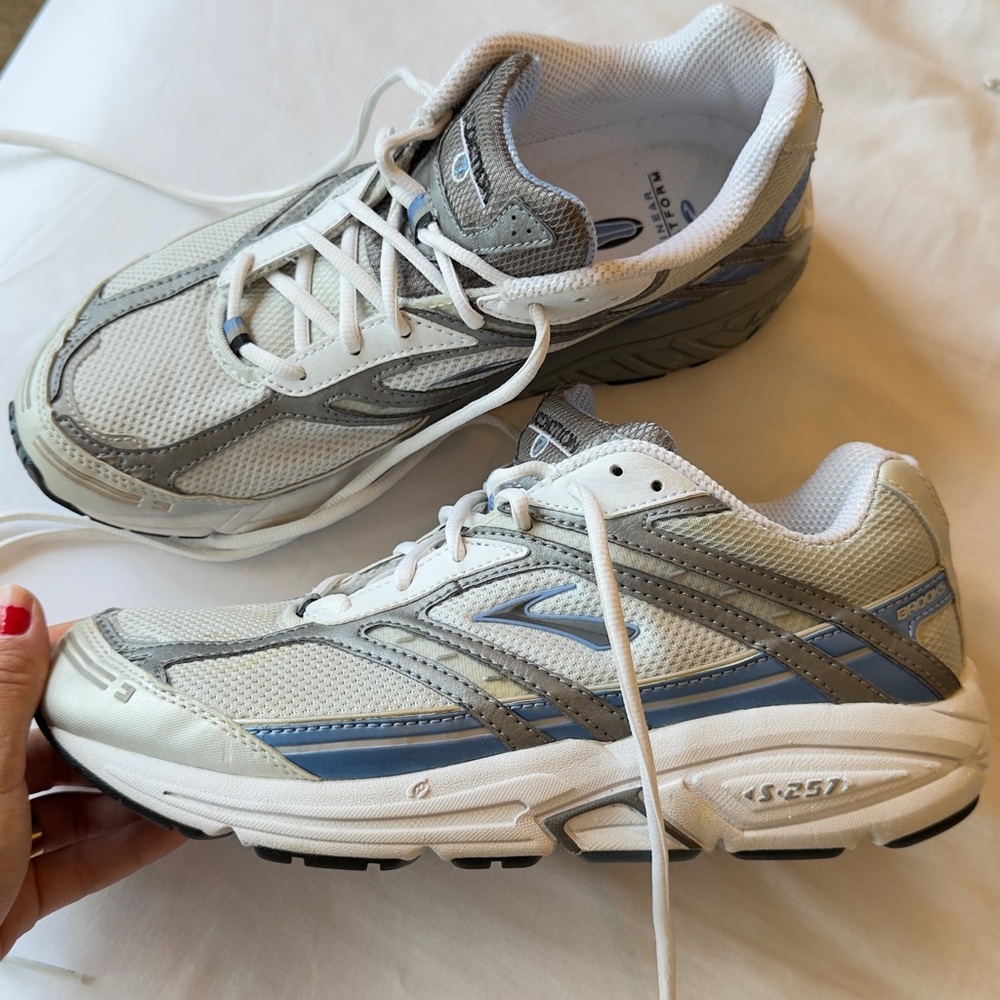 Brooks Womens Running Shoes White Gray Blue Size 10 B Width